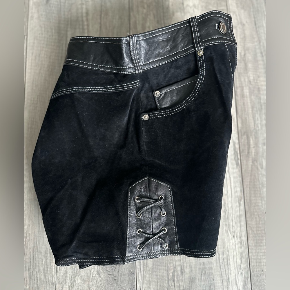 NWT Vintage Wilsons Leather Beyond Leather Black Leather & Suede Shorts - Picture 4 of 13
